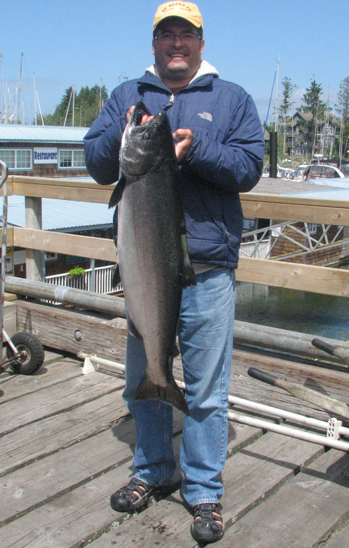 brentstickland32lbs Brent Stickland with a 32 lb Chinook July 22, 2008