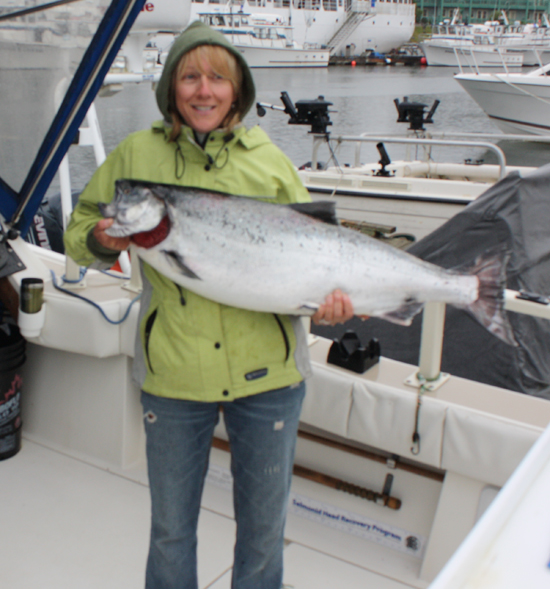chinooksalmon32lb Filina Sigal with a 32 lb Chinook July 31, 2008