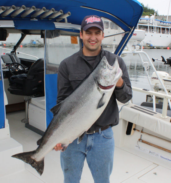 stevenchamberlain32lb Steve Chamberlain with a 32 lb Tyee August 8, 2008
